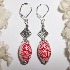 Beautiful Red & White Flower Earrings Set NWT 5376